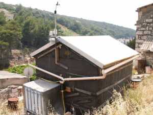 Rainwater Harvesting Methods: Rooftop Harvesting (Credit: Opur 2009)