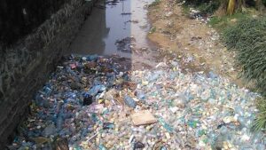Plastic Pollution Definition: Introduction of Plastics into Soil and Water (Credit: Kondah 2020 .CC BY-SA 4.0.)