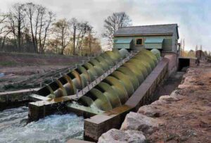 Examples of Hydro Energy: Hydroelectric Turbine Mobilization (Credit: RAY JONES 2009 .CC BY-SA 2.0.)