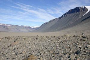 Biggest Deserts in the World: Antarctic Desert (Credit: David Saul 2005)