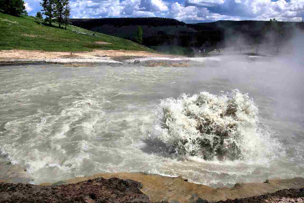 Abiotic Factors in Yellowstone National Park: Water (Including from Geysers) is an Important Resource for Sustaining the Ecosystem (Credit: Brocken Inaglory 2008 .CC BY-SA 3.0.)