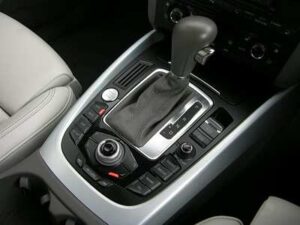 Interior Car Part Names and Functions: Gear Shift (Credit: The Car Spy 2010 .CC BY 2.0.)